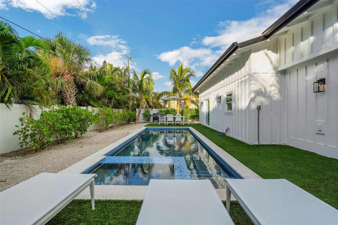 305 73rd Street, Holmes Beach, FL 34217 Photo