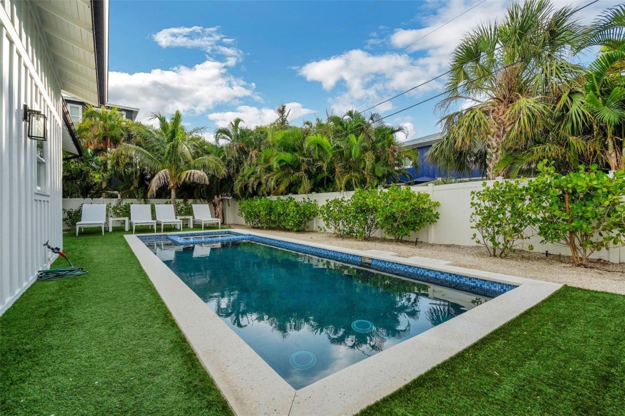 305 73rd Street, Holmes Beach, FL 34217 Photo