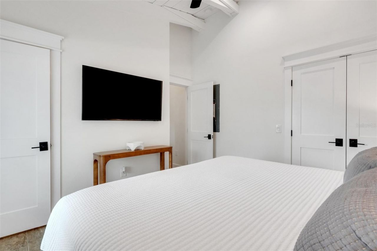 305 73rd Street, Holmes Beach, FL 34217 Photo