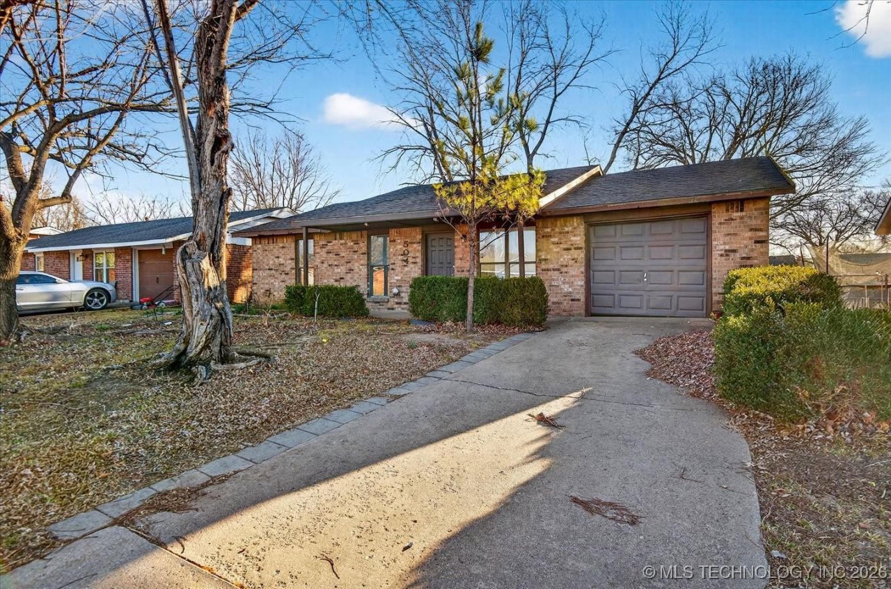 504 Highland Drive, Bartlesville, OK 74003 Main Photo