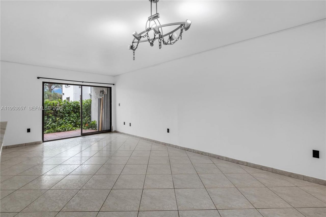 9421 Fontainebleau Blvd, Unit 101-35, Miami, FL 33172 Photo