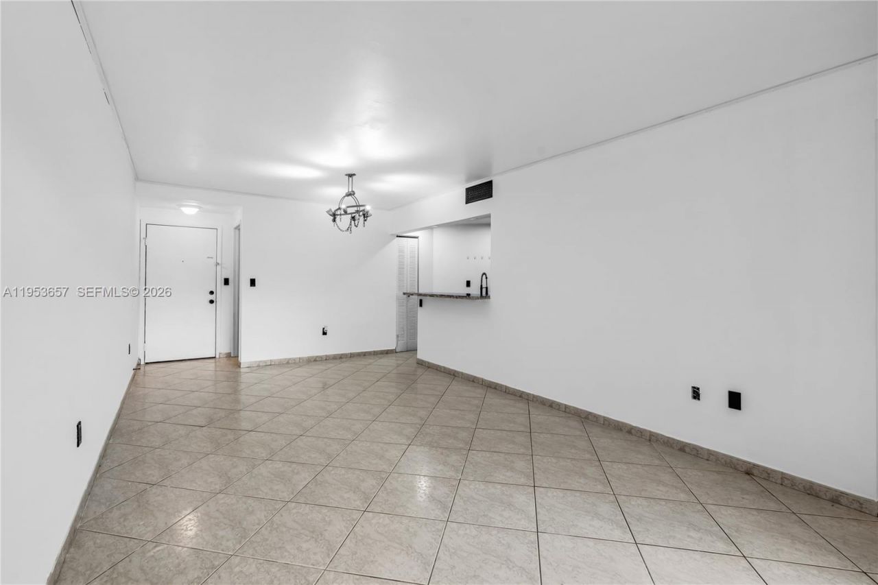 9421 Fontainebleau Blvd, Unit 101-35, Miami, FL 33172 Photo