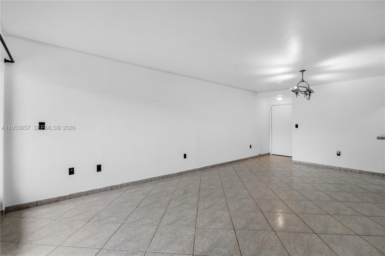9421 Fontainebleau Blvd, Unit 101-35, Miami, FL 33172 Photo