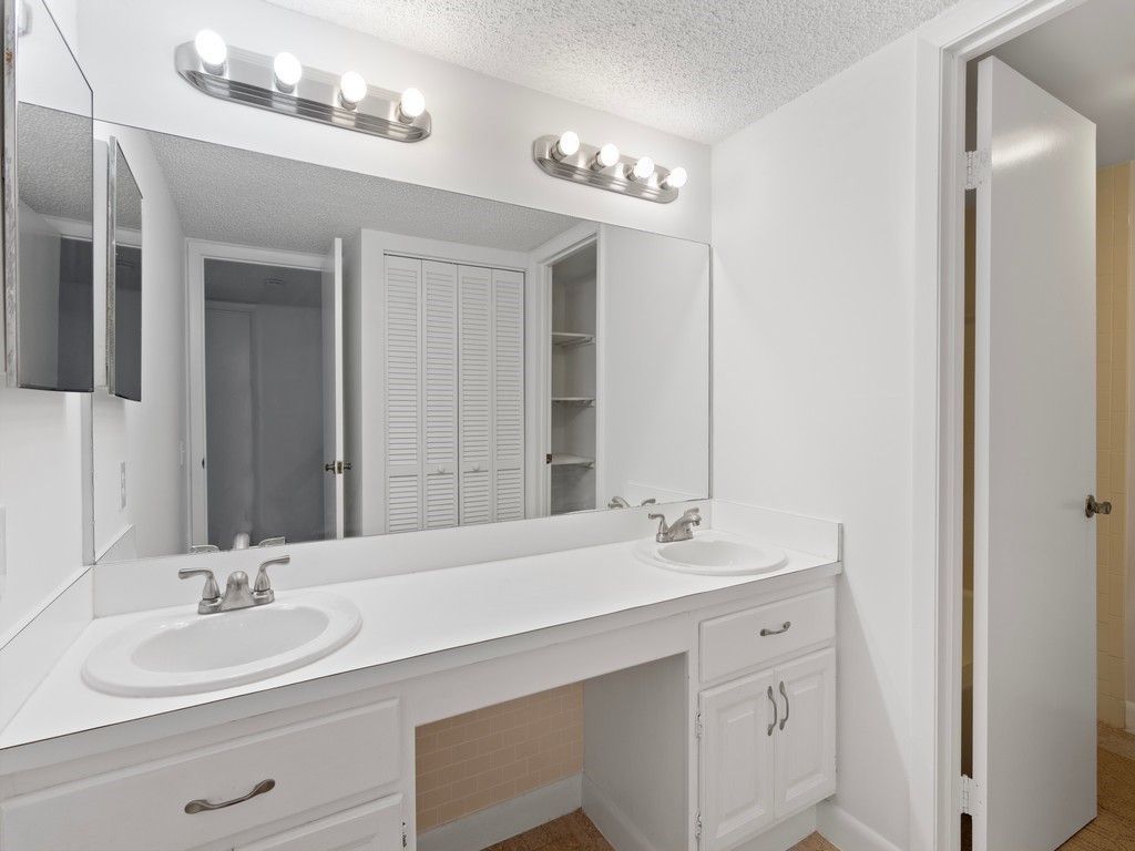 1458 N Lawnwood Circle, Unit 24B, Fort Pierce, FL 34950 Photo