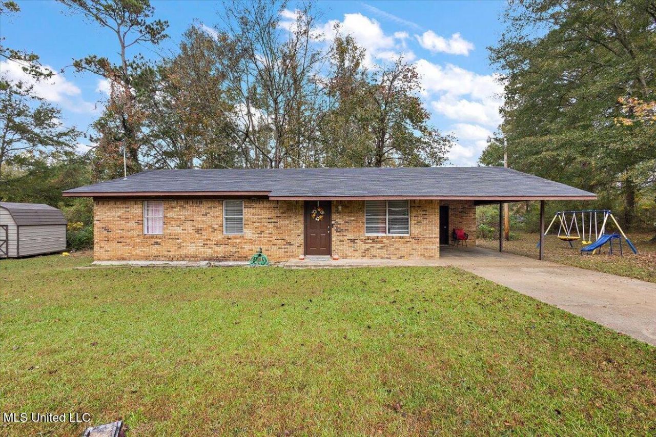 1006 Charles Howard Drive, Hazlehurst, MS 39083 Main Photo