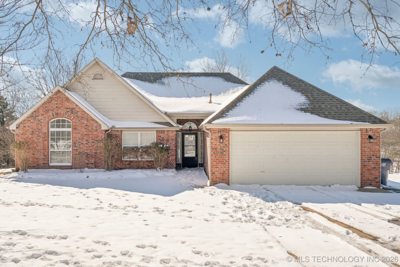 4980 E Chestnut Drive, Claremore, OK 74019 Main Photo