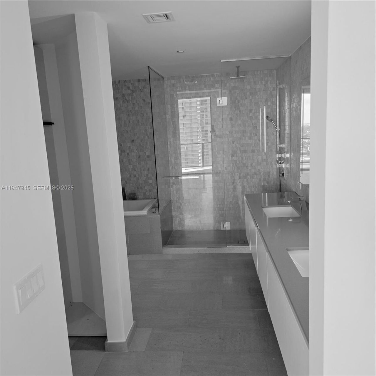 68 SE 6th St, Unit 2110, Miami, FL 33131 Photo