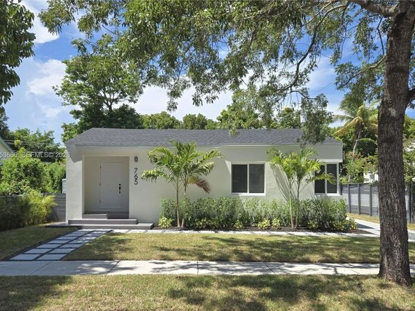 765 NW 45th St , Miami, FL 33127