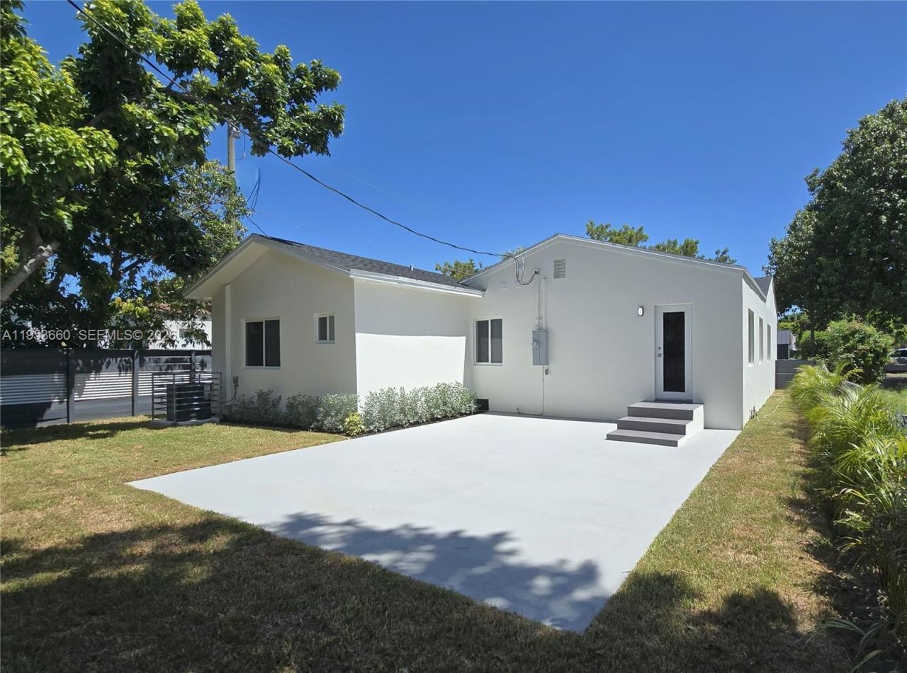 765 NW 45th St , Miami, FL 33127 Photo