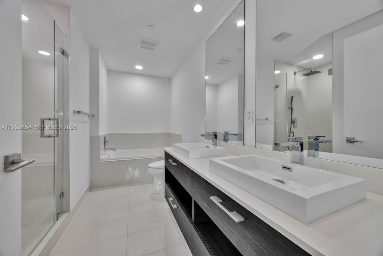 55 SW 9th St, Unit 2406, Miami, FL 33130 Photo