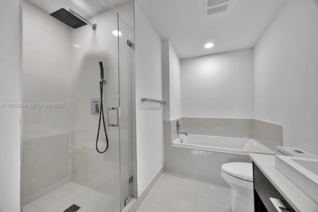 55 SW 9th St, Unit 2406, Miami, FL 33130 Photo