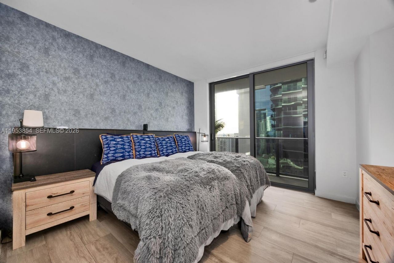 55 SW 9th St, Unit 2406, Miami, FL 33130 Photo