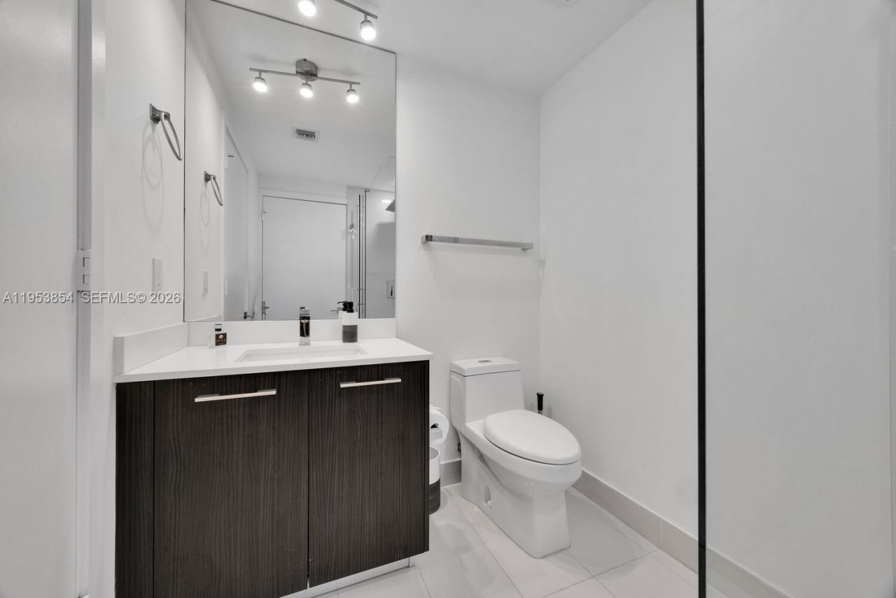 55 SW 9th St, Unit 2406, Miami, FL 33130 Photo