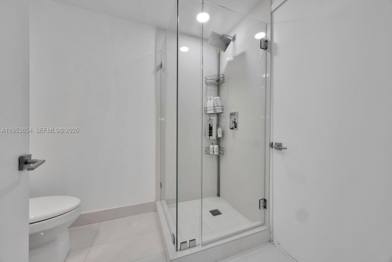 55 SW 9th St, Unit 2406, Miami, FL 33130 Photo