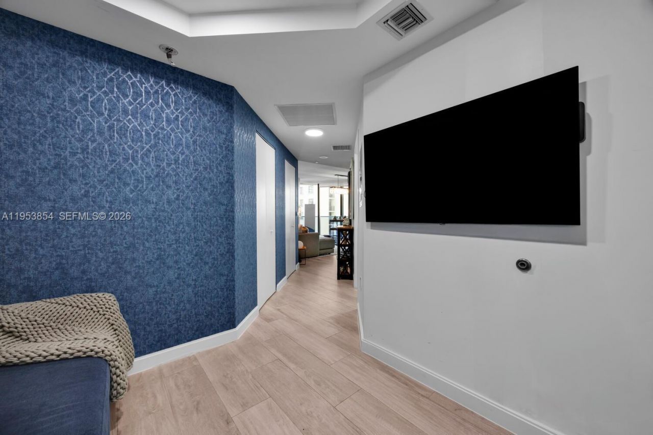 55 SW 9th St, Unit 2406, Miami, FL 33130 Photo