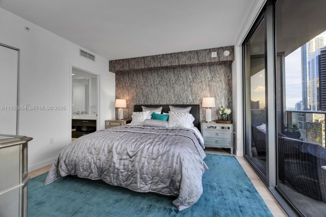 55 SW 9th St, Unit 2406, Miami, FL 33130 Photo