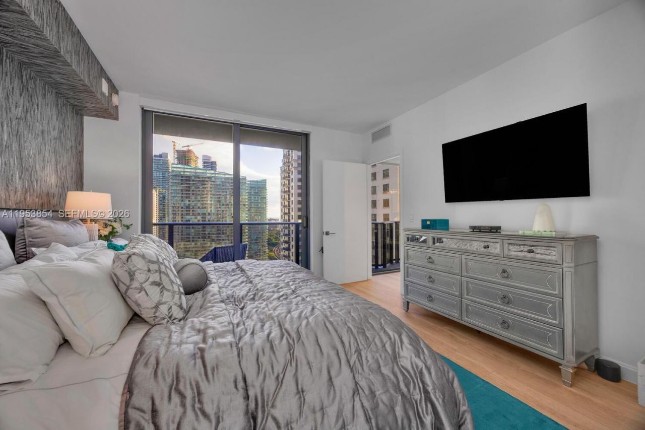 55 SW 9th St, Unit 2406, Miami, FL 33130 Photo