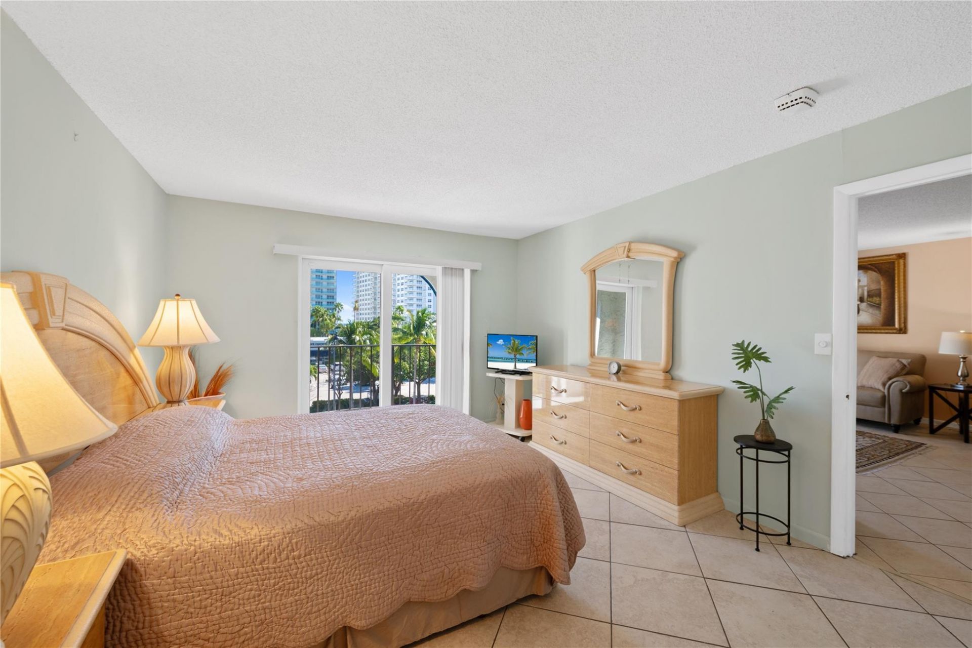 3909 N Ocean Boulevard, Unit 409, Fort Lauderdale, FL 33308 Photo