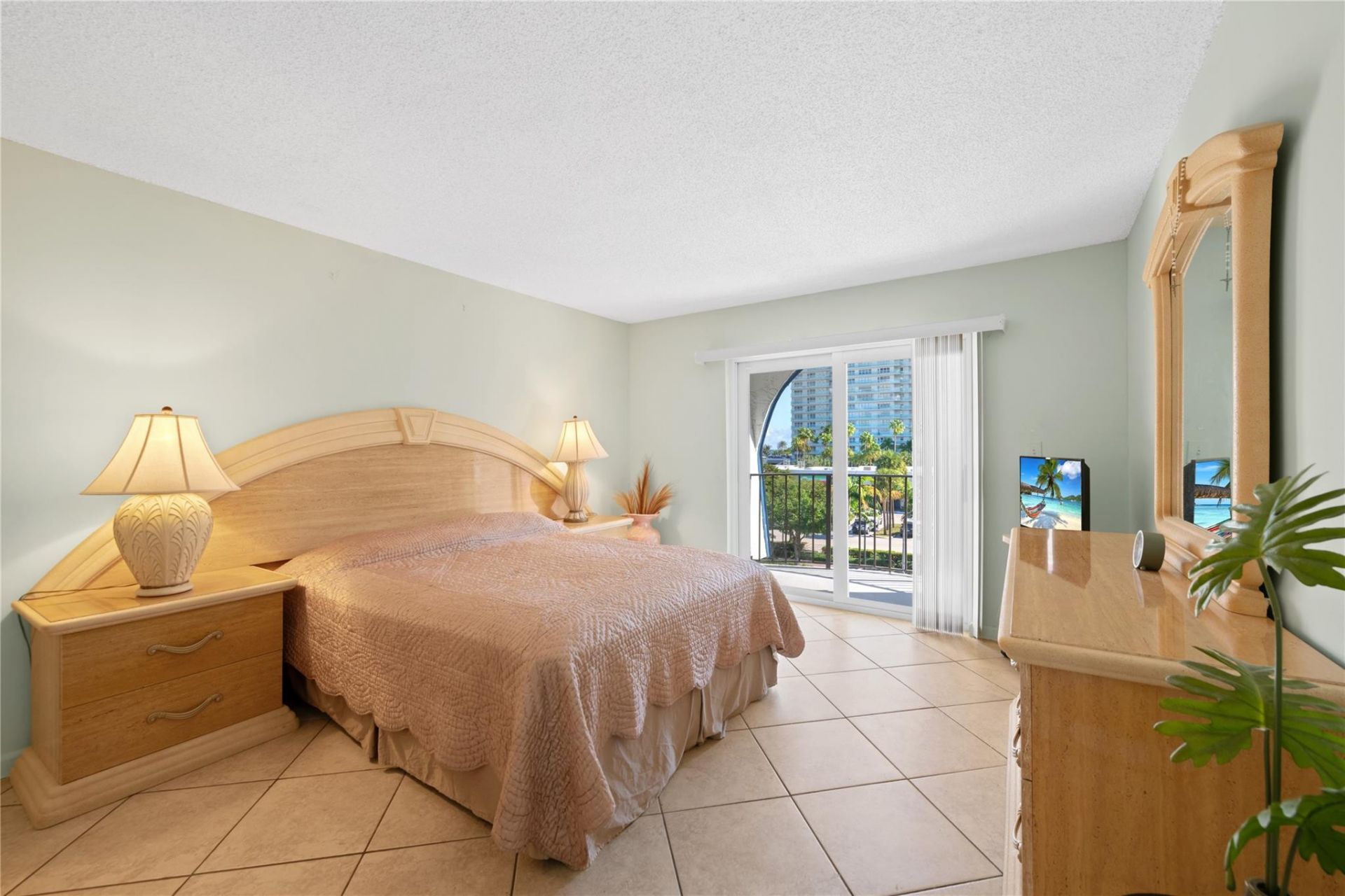 3909 N Ocean Boulevard, Unit 409, Fort Lauderdale, FL 33308 Photo