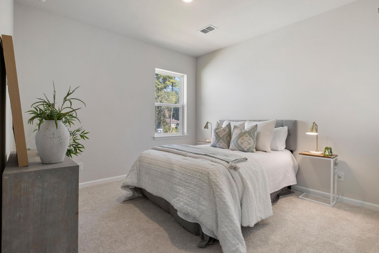 177 The Oaks Avenue Photo 11