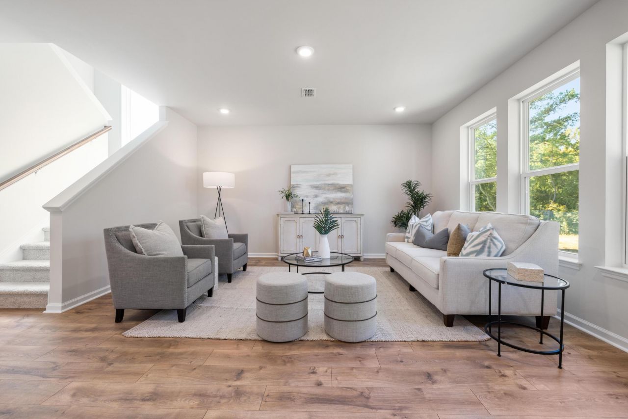 177 The Oaks Avenue Photo 4