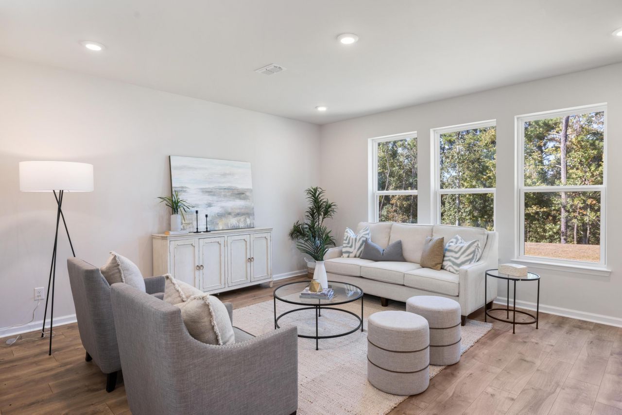 177 The Oaks Avenue Photo 5