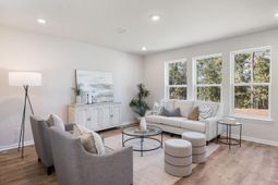 177 The Oaks Avenue photo 4