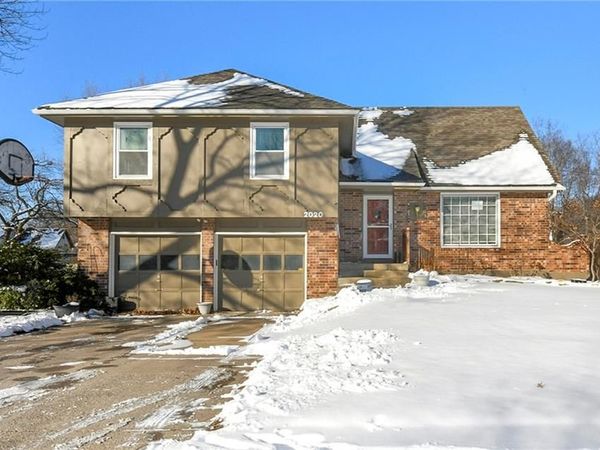 2020 E Cherokee Place, Olathe, KS 66062