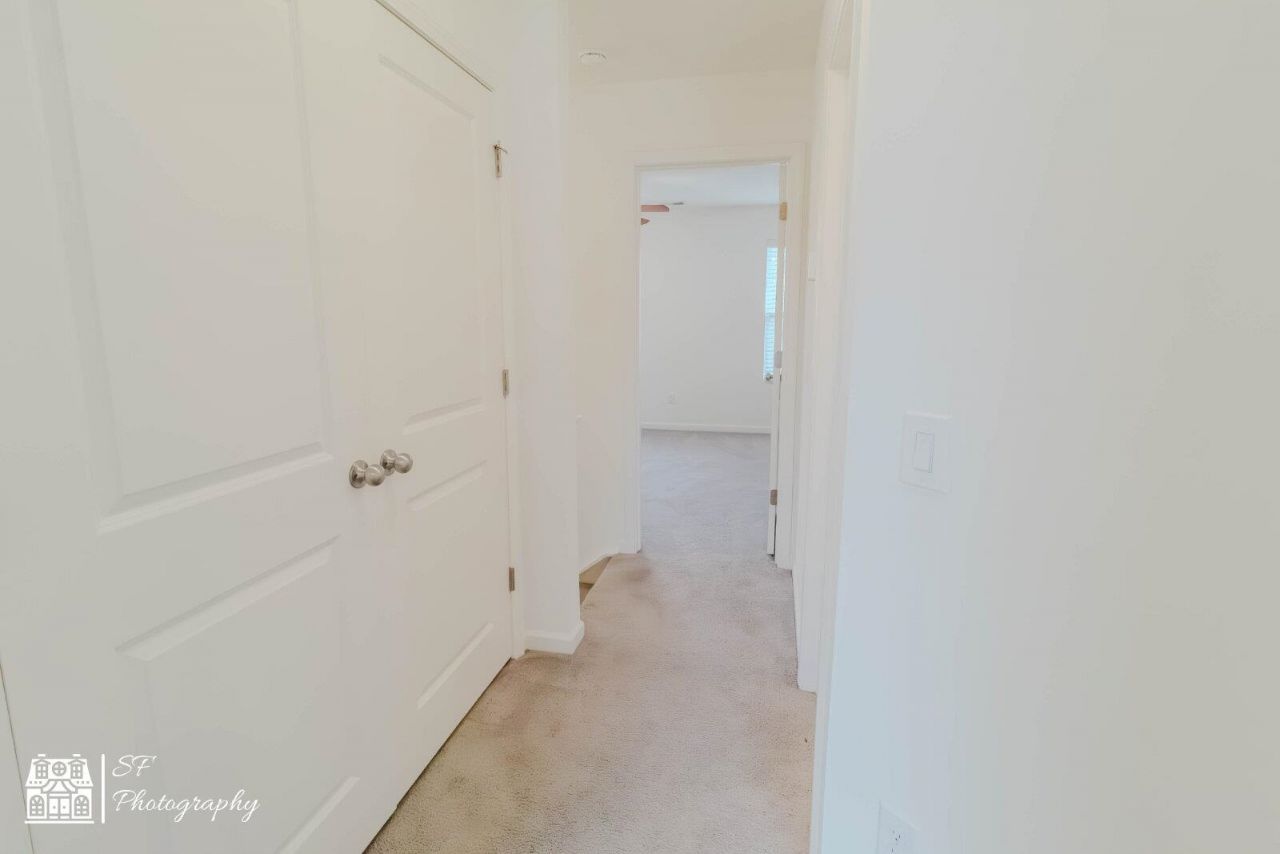305 Cherwell Ct. Photo 12
