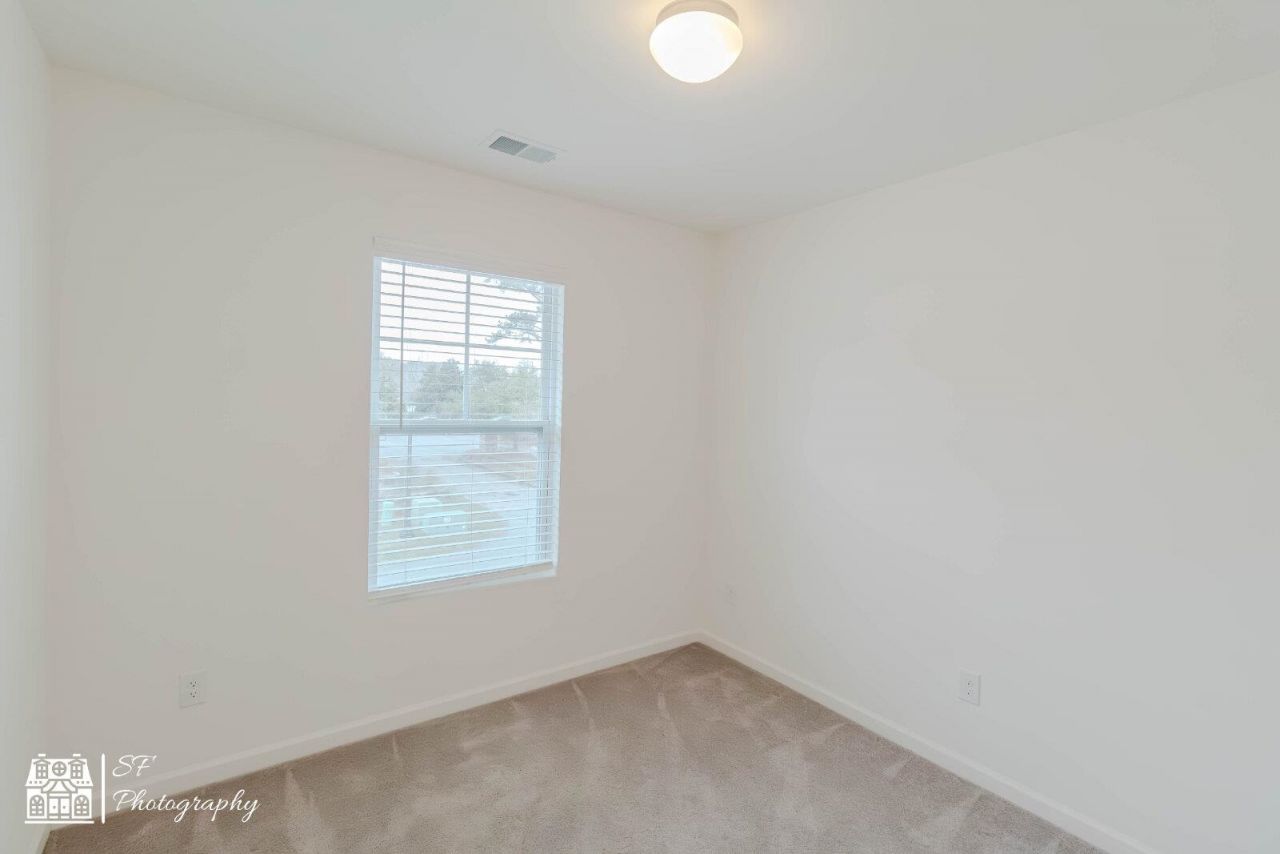 305 Cherwell Ct. Photo 16