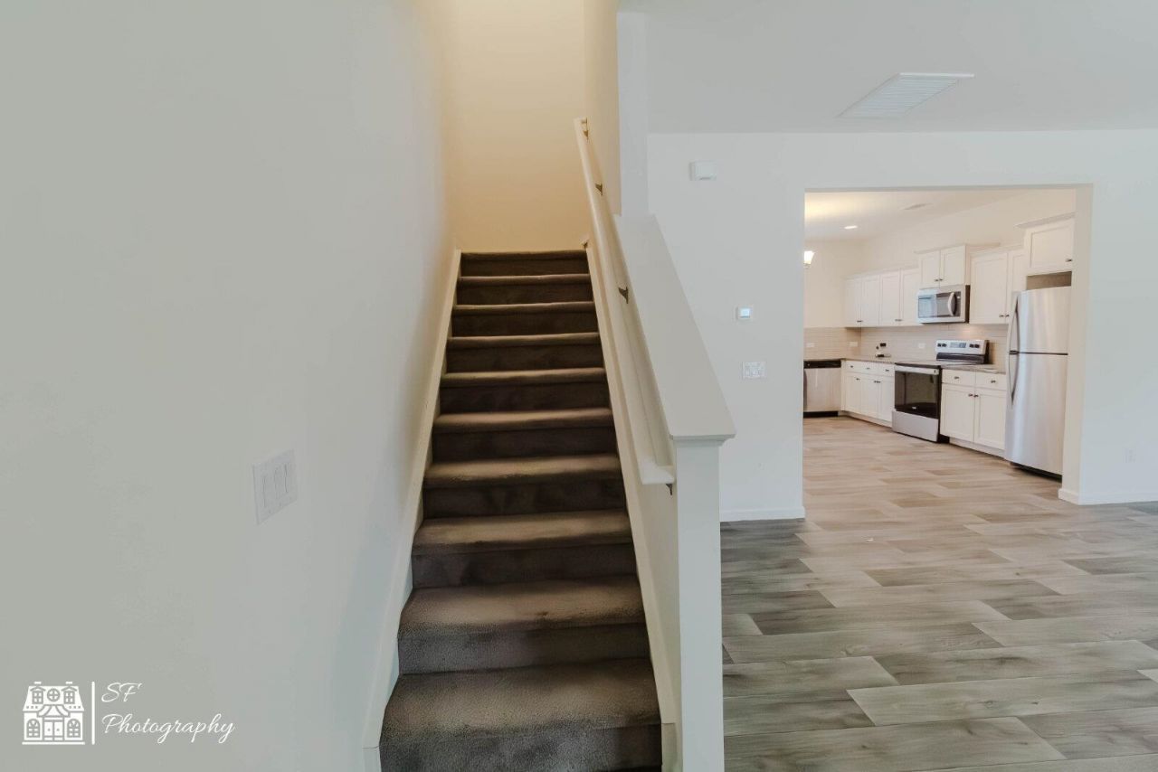 305 Cherwell Ct. Photo 6