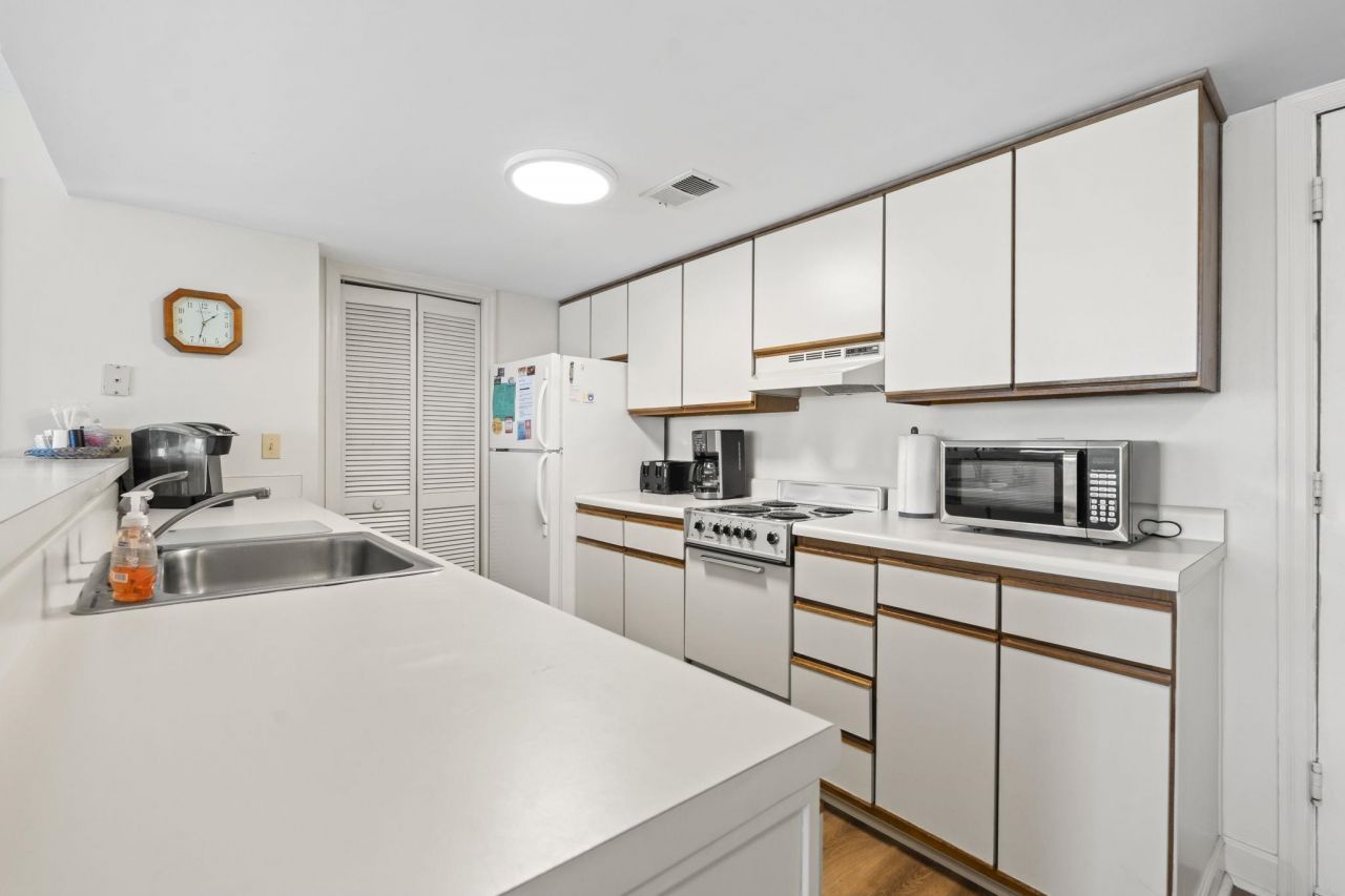 5905 South Kings Hwy.  Photo 22