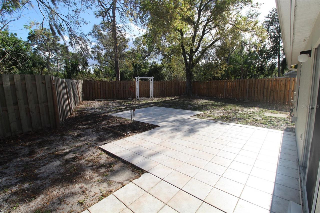 4218 Saint Charles Drive, Sarasota, FL 34243 Photo