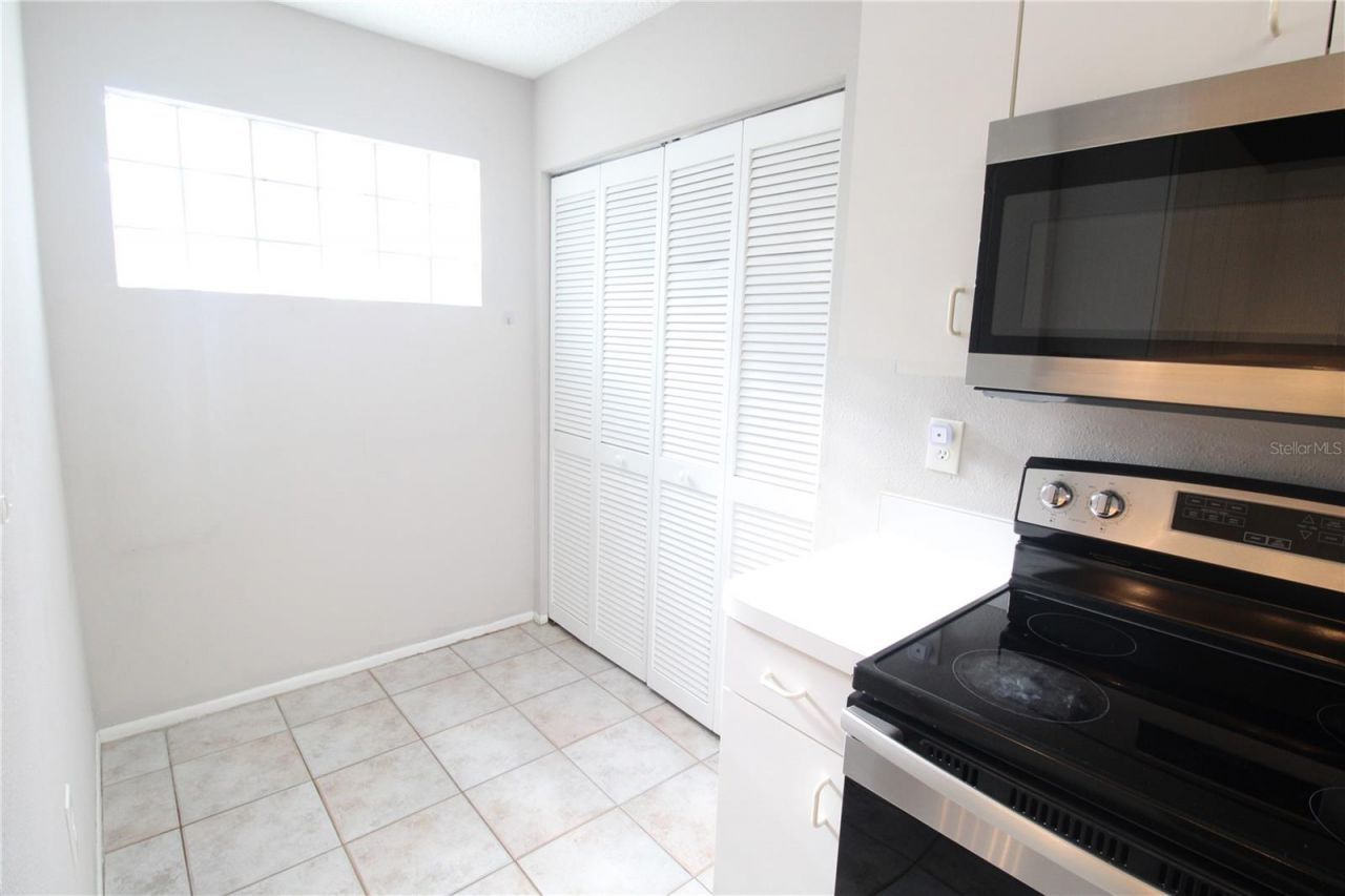 4218 Saint Charles Drive, Sarasota, FL 34243 Photo