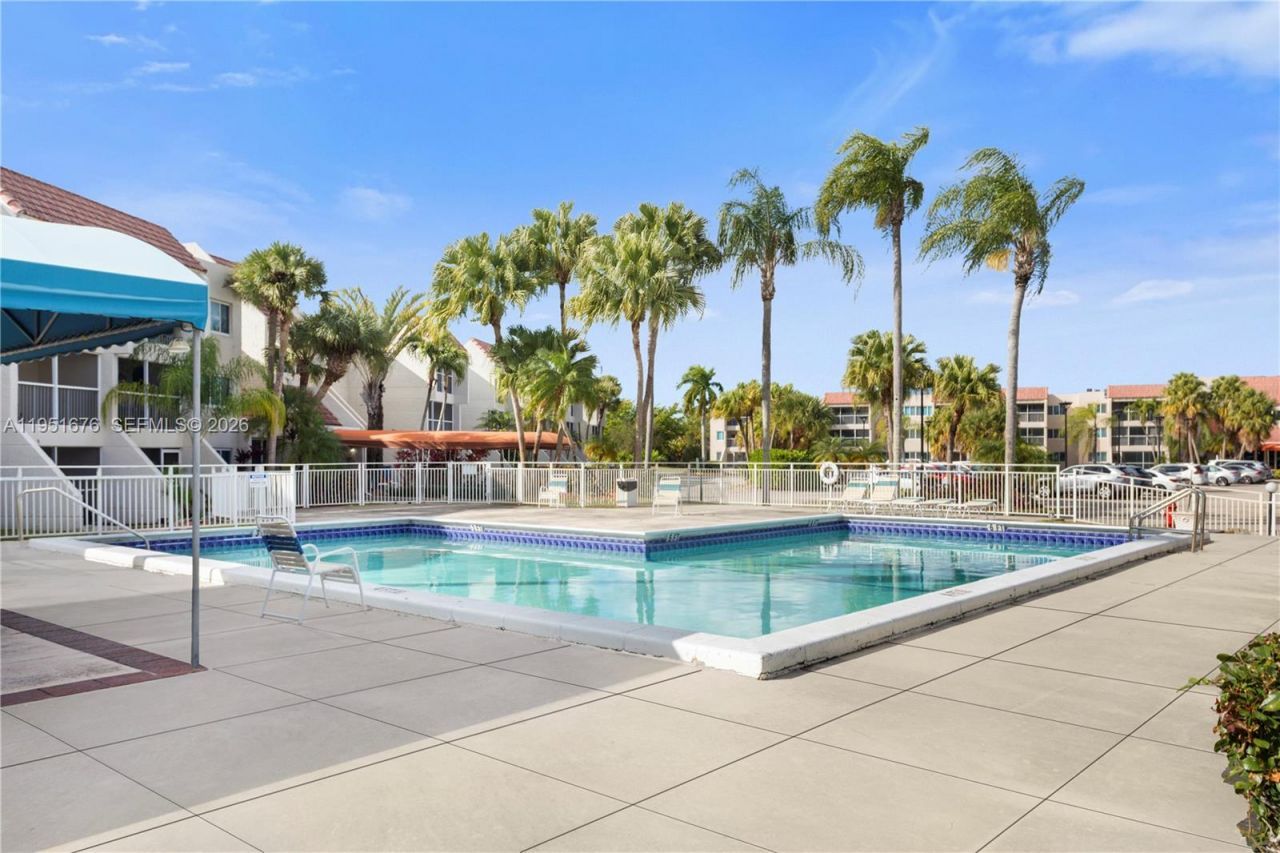 100 Lakeview Dr, Unit 108, Weston, FL 33326 Photo