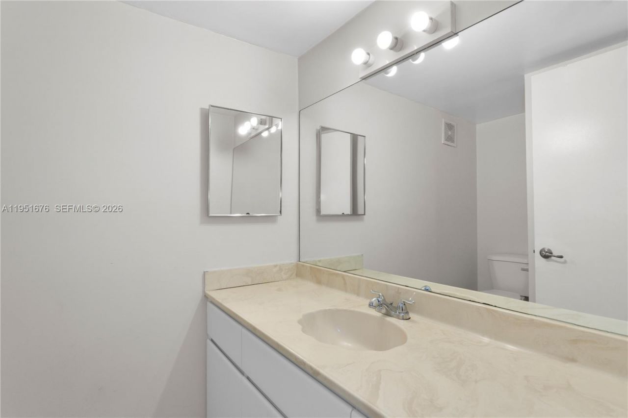 100 Lakeview Dr, Unit 108, Weston, FL 33326 Photo