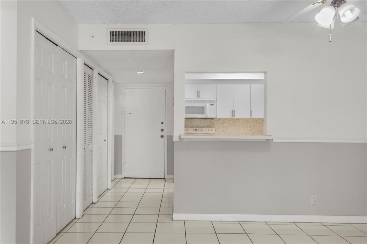 100 Lakeview Dr, Unit 108, Weston, FL 33326 Photo