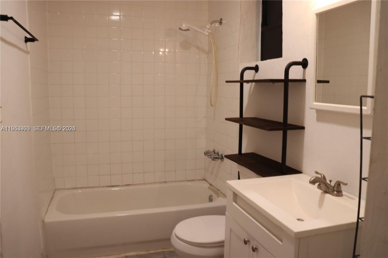 5743 Lincoln St , Unit 2, Hollywood, FL 33021 Photo