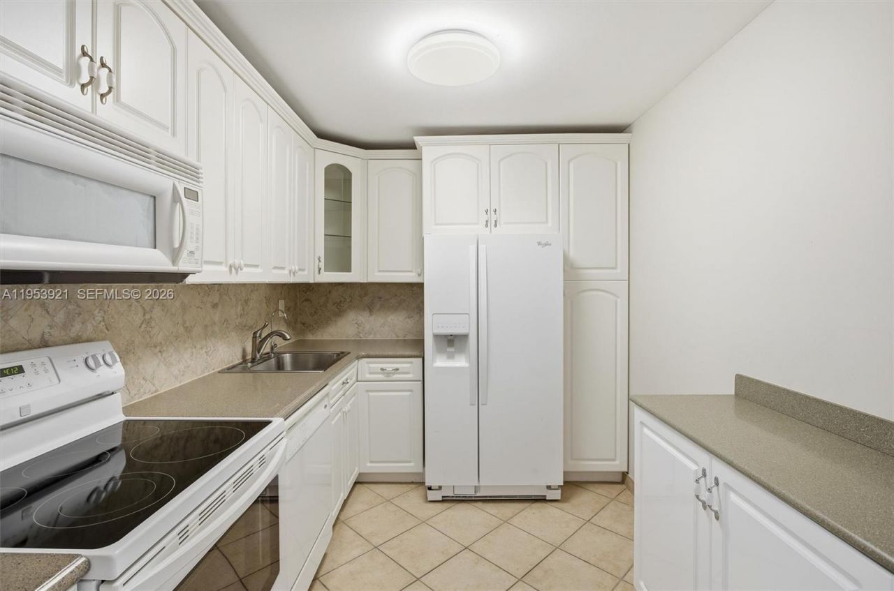 3731 N Country Club Dr, Unit 1421, Aventura, FL 33180 Photo