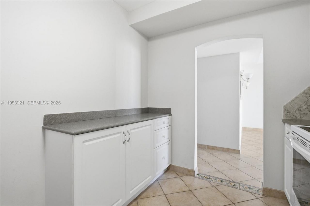 3731 N Country Club Dr, Unit 1421, Aventura, FL 33180 Photo