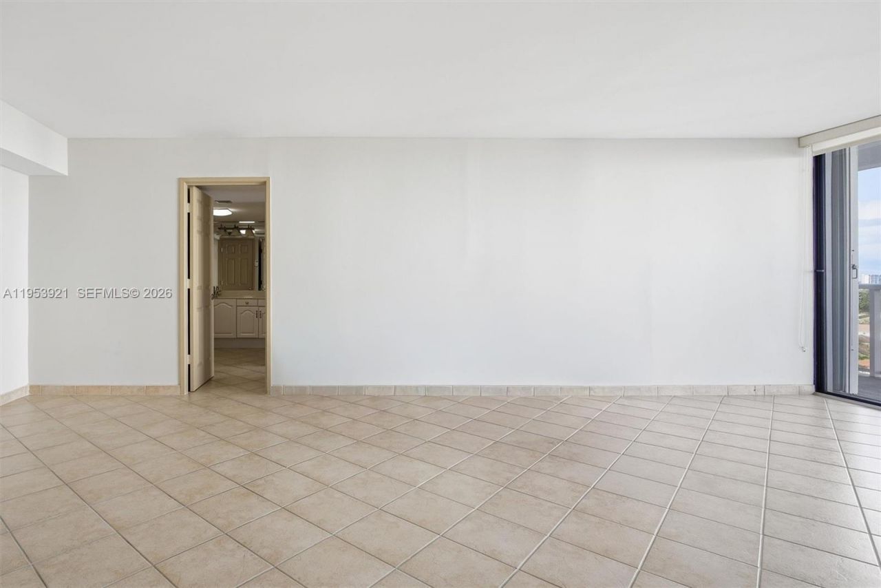 3731 N Country Club Dr, Unit 1421, Aventura, FL 33180 Photo