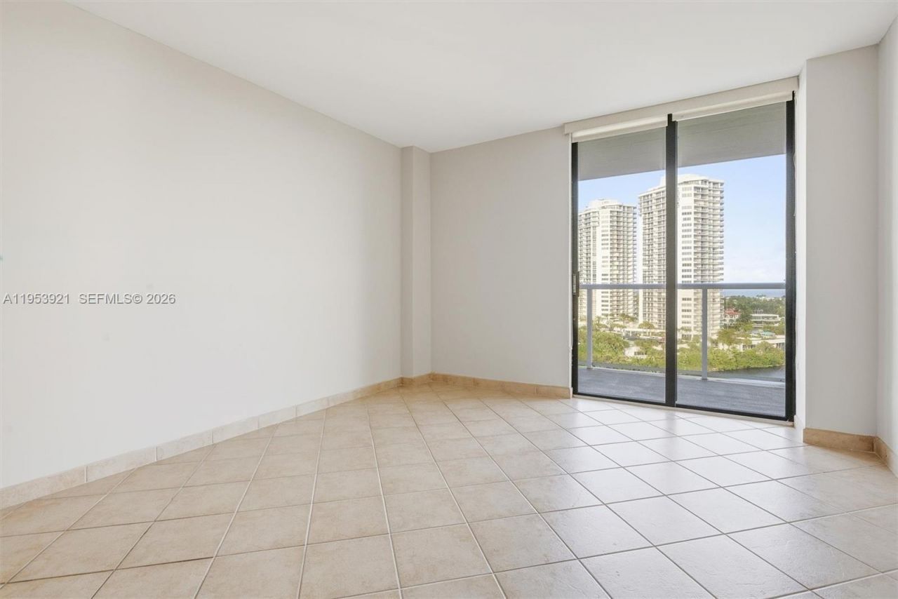 3731 N Country Club Dr, Unit 1421, Aventura, FL 33180 Photo