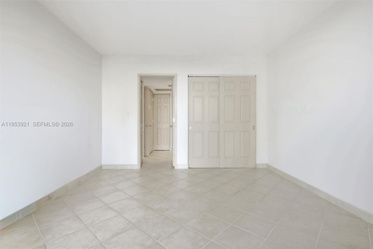 3731 N Country Club Dr, Unit 1421, Aventura, FL 33180 Photo