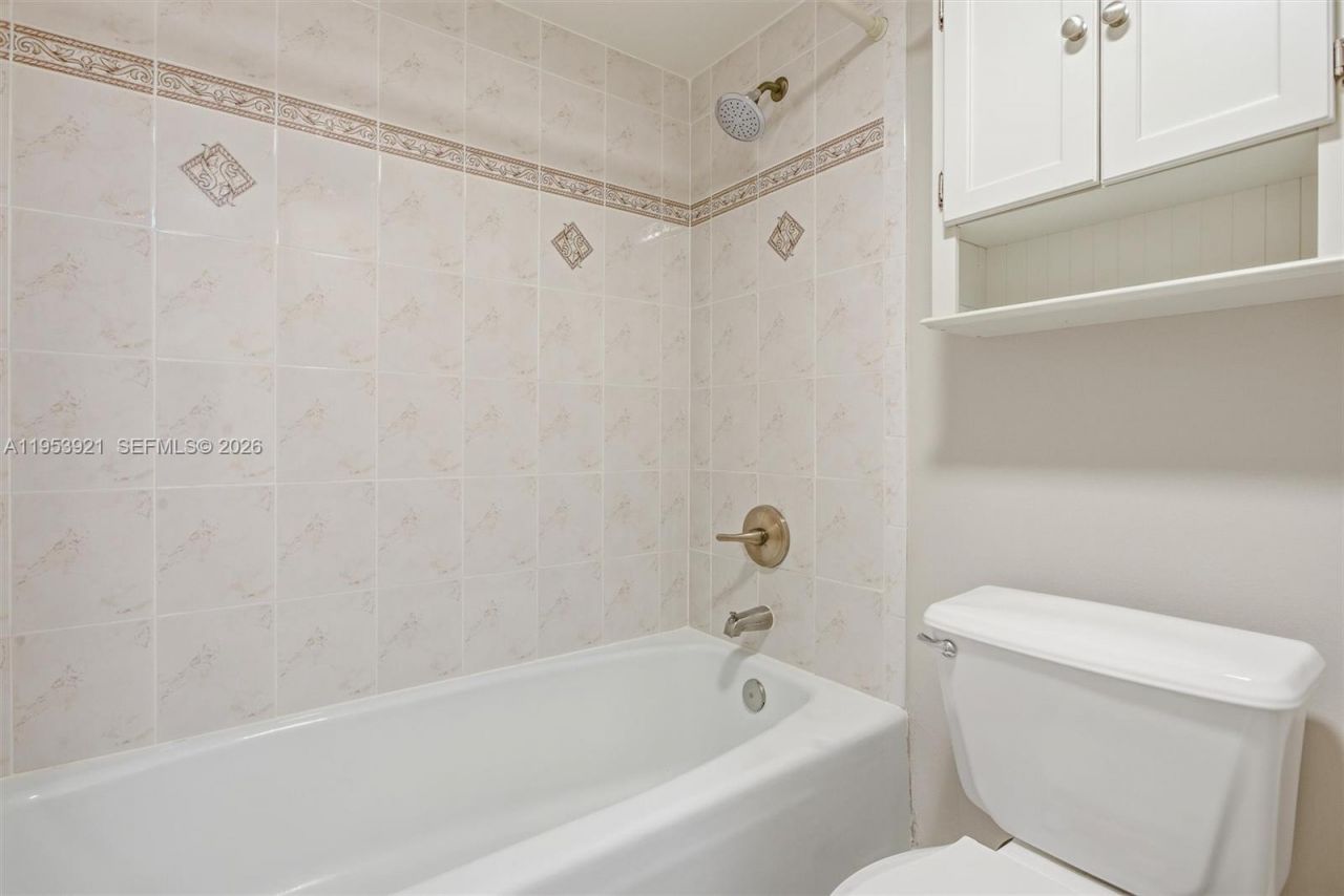 3731 N Country Club Dr, Unit 1421, Aventura, FL 33180 Photo