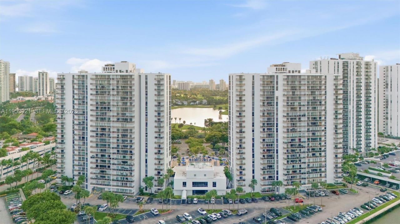 3731 N Country Club Dr, Unit 1421, Aventura, FL 33180 Photo