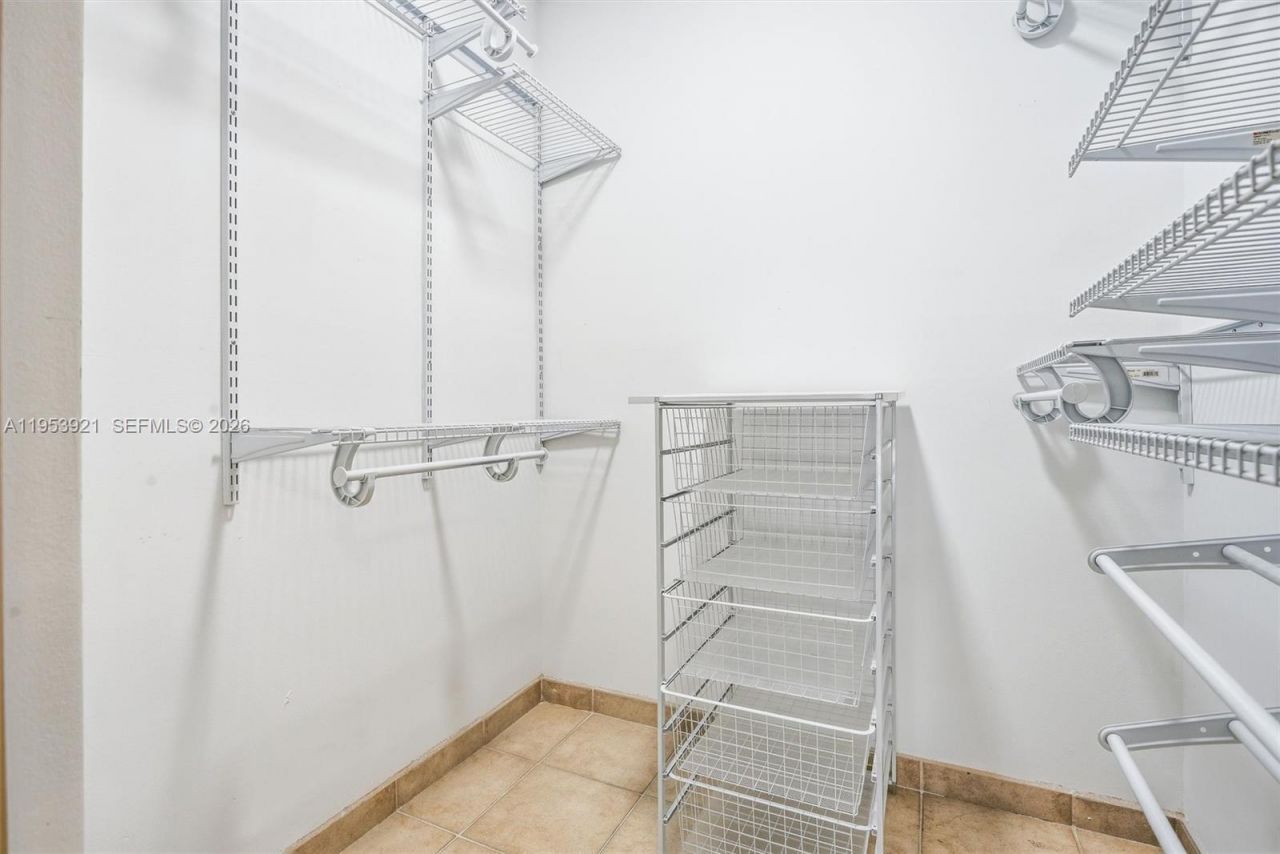 3731 N Country Club Dr, Unit 1421, Aventura, FL 33180 Photo