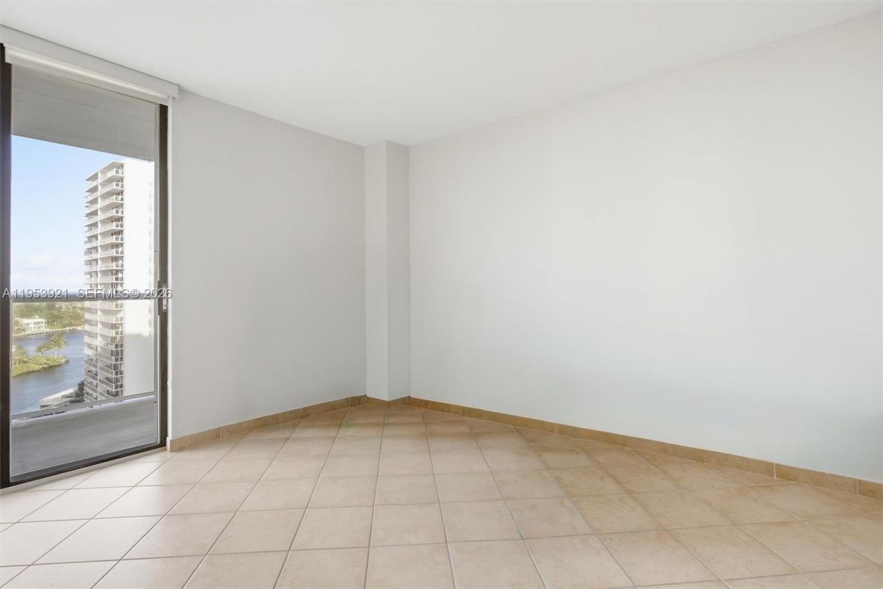 3731 N Country Club Dr, Unit 1421, Aventura, FL 33180 Photo