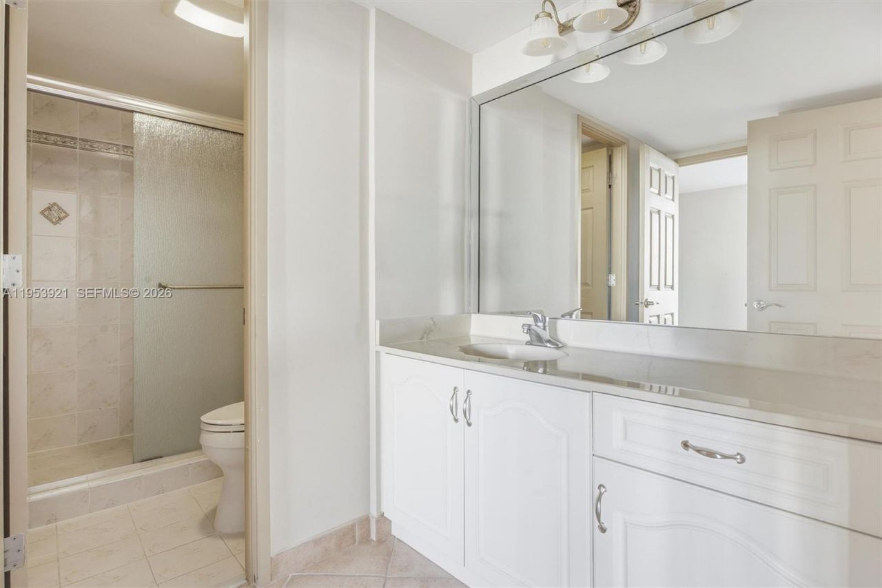 3731 N Country Club Dr, Unit 1421, Aventura, FL 33180 Photo