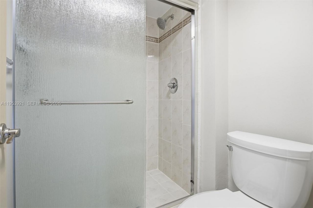 3731 N Country Club Dr, Unit 1421, Aventura, FL 33180 Photo