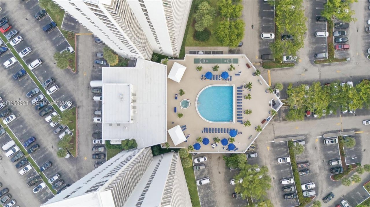 3731 N Country Club Dr, Unit 1421, Aventura, FL 33180 Photo
